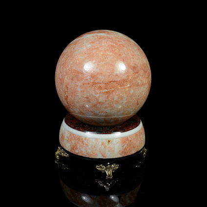 Шар на подставке из газганского розового мрамора, 110*100*40